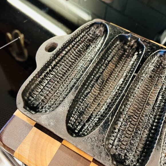 Vintage 7 stick cast iron cornbread pan - Picture 6 of 9